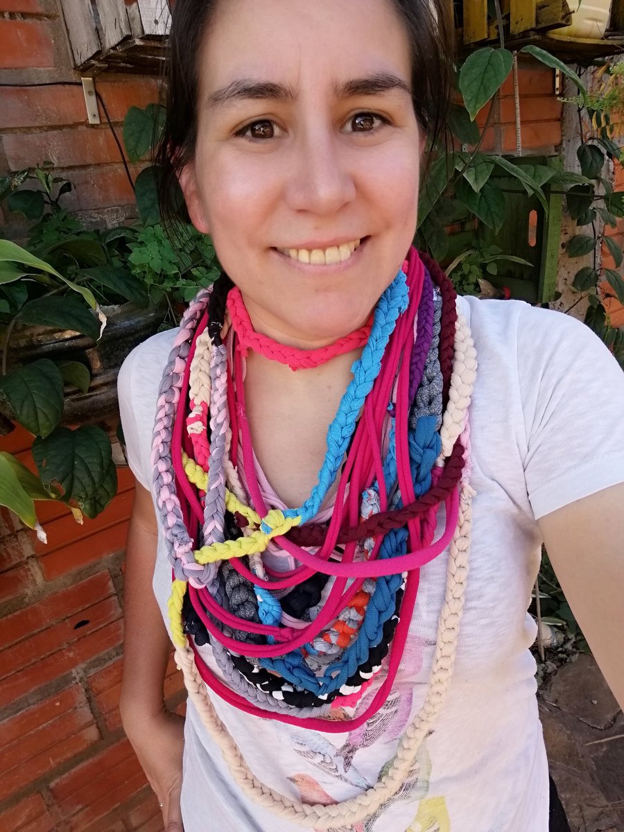 antoniaarroyo's tweet photo. Collares de #trapillo #YsyryHandcraft 😍🇵🇾🎉 una belleza de colores, en dos piezas, para acomodarlo a tu gusto
🔴
Un #accesoriosdemoda #artesanal con elementos reciclados para su elaboración #slowfashion #modacircular #slowmoda #modasustentavel
🔴
Hace tu pedido al 📱 0982374696 https://t.co/mfjKoCLAcX