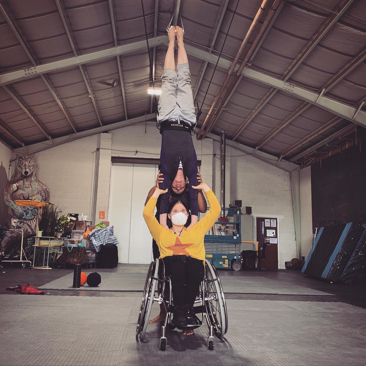 DarylAndCo's tweet photo. Last day of playing and exploring with a great bunch of performers as part of our acrobatic residency with @Mimbre_Acrobats supported by @WWconsortium & @101OutdoorArts #LookMumNoHands #BluePrint2020 #OutdoorArts https://t.co/2fVYzIcV7O