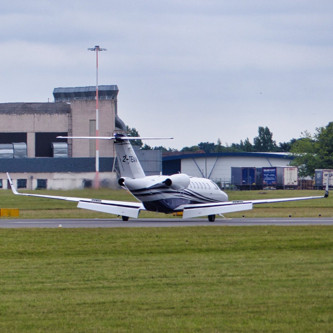 Cessna 525 Citationjet CJ3 2-TEAM arriving at Doncaster Airport from Humberside Airport 28.6.21.

#citation #citationjet #citationjets #citation525 #bizav #bizjet #bizjets #businessjet #businessjets #businessaviation #corporateaviation #corporatejet #privateaviation #privetjet