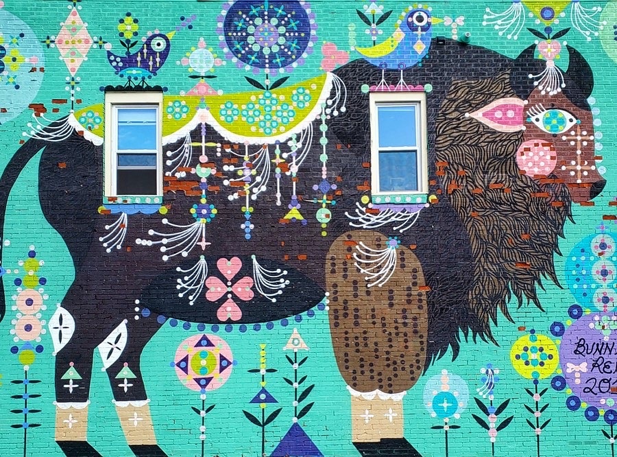 Hertel Ave definitely Lookin' Good! 🎨: Casey Milbrand (2018) 📍 1472 Hertel. Join us for a fun neighborhood walk to see vibrant murals large &amp; small. The Hertel Ave Murals Tour is this Thur 7/8 10am! explorebuffalo.org/neighborhood/h… #explorebuffalo #buffalony