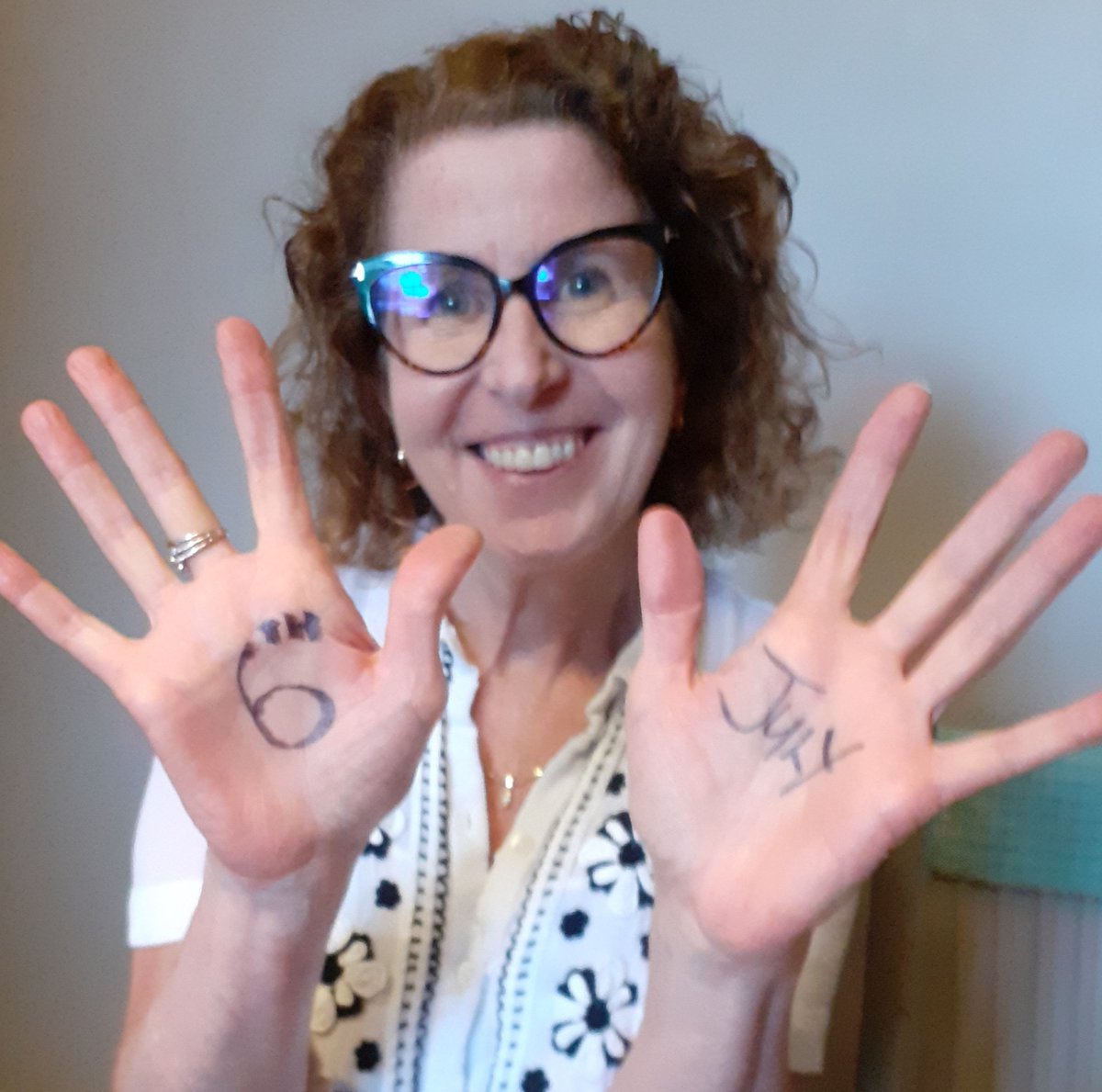 TraceyHartleyS2's tweet photo. #HoldHands4Equality just watched Heidi's campaign @HeidiCrowter95 on @Channel4News Wow! Congratulations, what a powerful message https://t.co/uoOT0IJ8pt