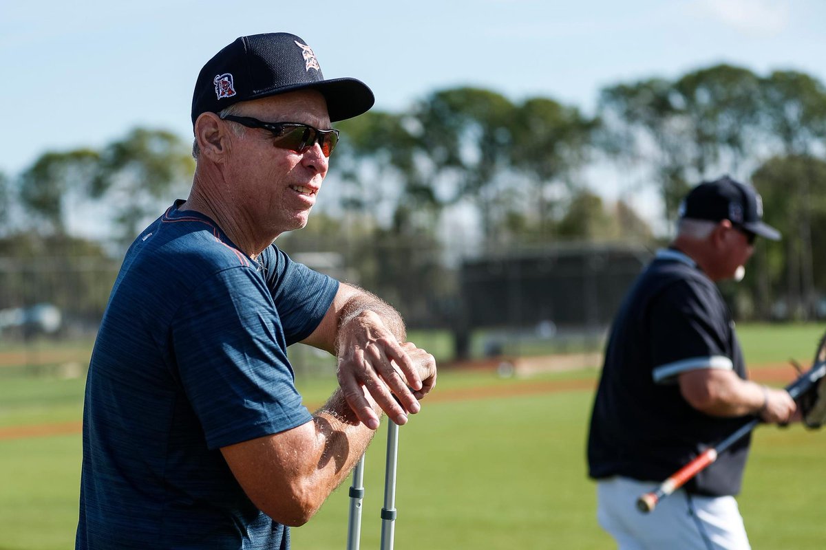 ArizonaBaseball's tweet photo. "You couldn't get a better hire! All the attributes you want in a head coach. Hard working, dedicated, knowledgeable, and loves the game. The University of Arizona has hired the right man!" #BearDown 

Alan Trammell — Special Assistant to the GM, Detroit @tigers on Coach Hale https://t.co/pcXRKyPNTf