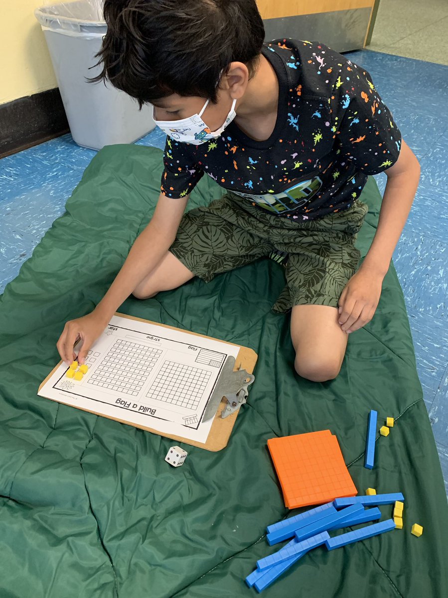 MissAliSeiter's tweet image. We had more Fourth of July fun today in room 102! We practiced our regrouping skills using base 10 blocks  and dice to “Build a Flag”🇺🇸 @BMcClelland24 #smorelearning #smorefun #ESY21