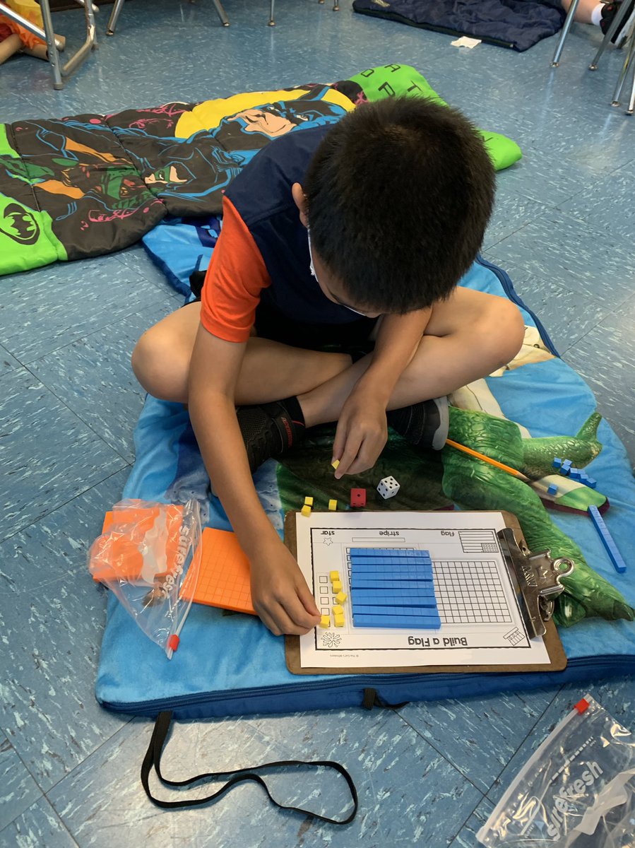 MissAliSeiter's tweet image. We had more Fourth of July fun today in room 102! We practiced our regrouping skills using base 10 blocks  and dice to “Build a Flag”🇺🇸 @BMcClelland24 #smorelearning #smorefun #ESY21