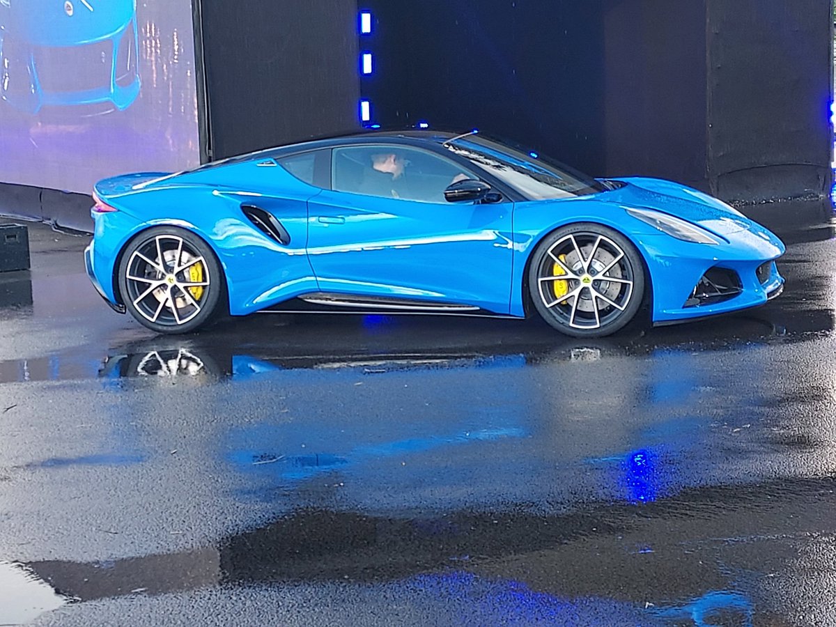 Acutler_GG's tweet photo. Here it is, the new @lotuscars Emira. Brightened up the awful weather this evening @autovista_group @GlassGuide https://t.co/2eYM2ku7GL