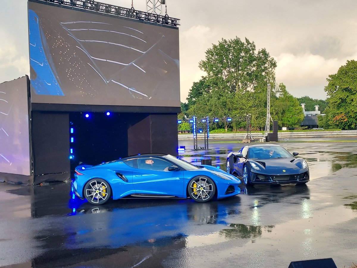 Acutler_GG's tweet photo. Here it is, the new @lotuscars Emira. Brightened up the awful weather this evening @autovista_group @GlassGuide https://t.co/2eYM2ku7GL