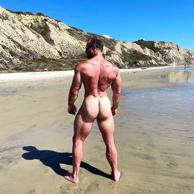 Watch HunkyMonkeyBrayden's leaked NSFW photo on TwXstars