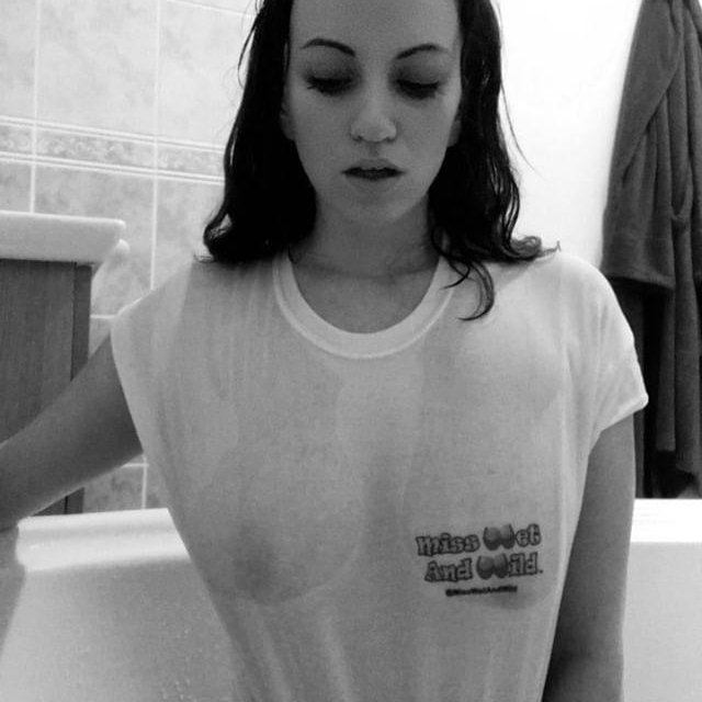 MissWetAndWild's tweet photo. Please give @michelledefeo a good hard follow. She is one of the original @MissWetAndWild Girls from a couple of years ago. An amazing girl, with an amazing body. Once a Miss Wet And Wild Girl, always a Miss Wet And Wild Girl - it's #AquaErotic policy 💦💦💦
#WetTShirt #TwoInATop https://t.co/8Phjo3dm1p
