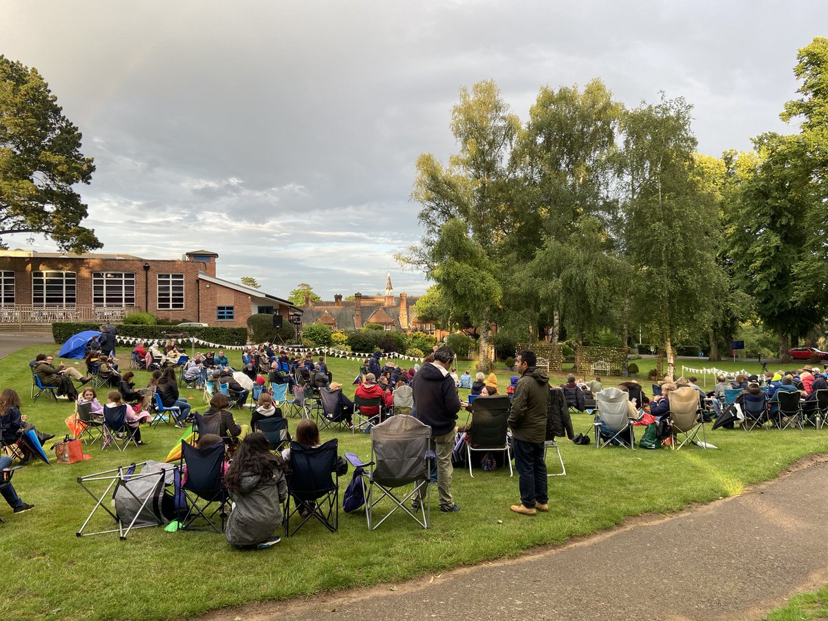 RJE12389's tweet photo. What a glorious sight! @WBSDrama @woodbridgesch  #muchadoaboutnothing https://t.co/xQ2fADYceK