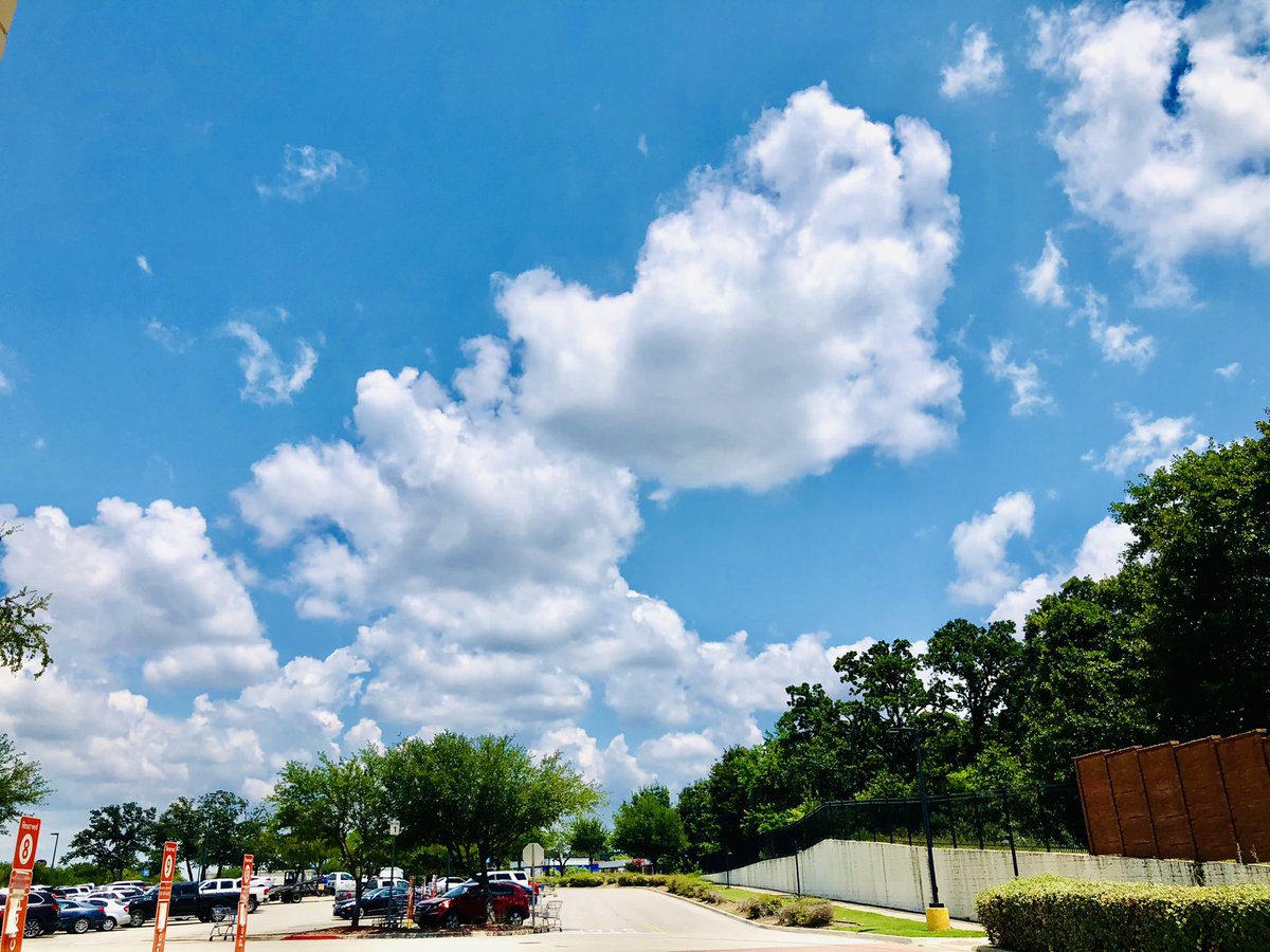 mbutler91's tweet photo. If you can get past the heat, this is some lovely weather!!! #txheatwave https://t.co/UsQG4NgZDL