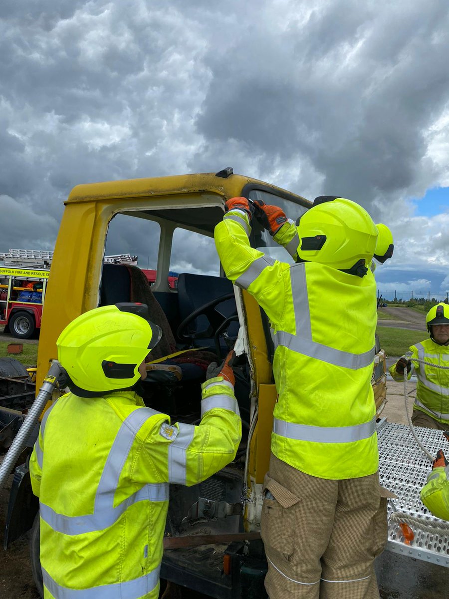 Day 1 of out heavy rescue course and a big thank you to <a href="/uk_dhl/">DHL_UK</a> for bringing a new truck for the crews to look around before they practiced their skills on an older model using <a href="/Paratech_Inc/">Paratech, Inc.</a> equipment which will soon be deployed on the new rescue trucks across <a href="/SuffolkFire/">Suffolk Fire & Rescue Service</a>