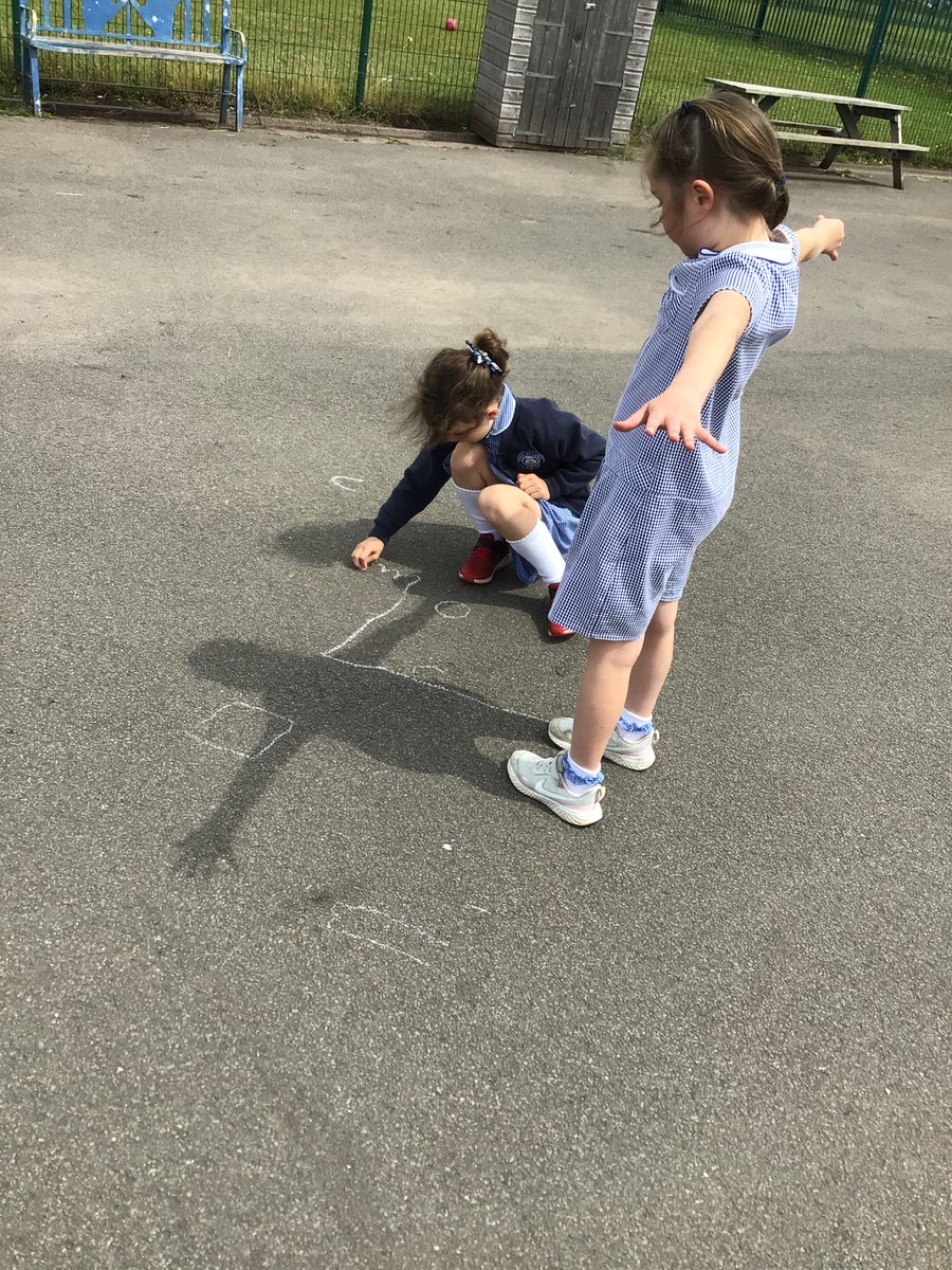 3NH had a great outdoor science afternoon, learning all about shadows. How they form and how they change. Linking nicely with our reading text. My Shadow poem by Robert Louis Stevenson. #linkinglearning #scienceoutdoors