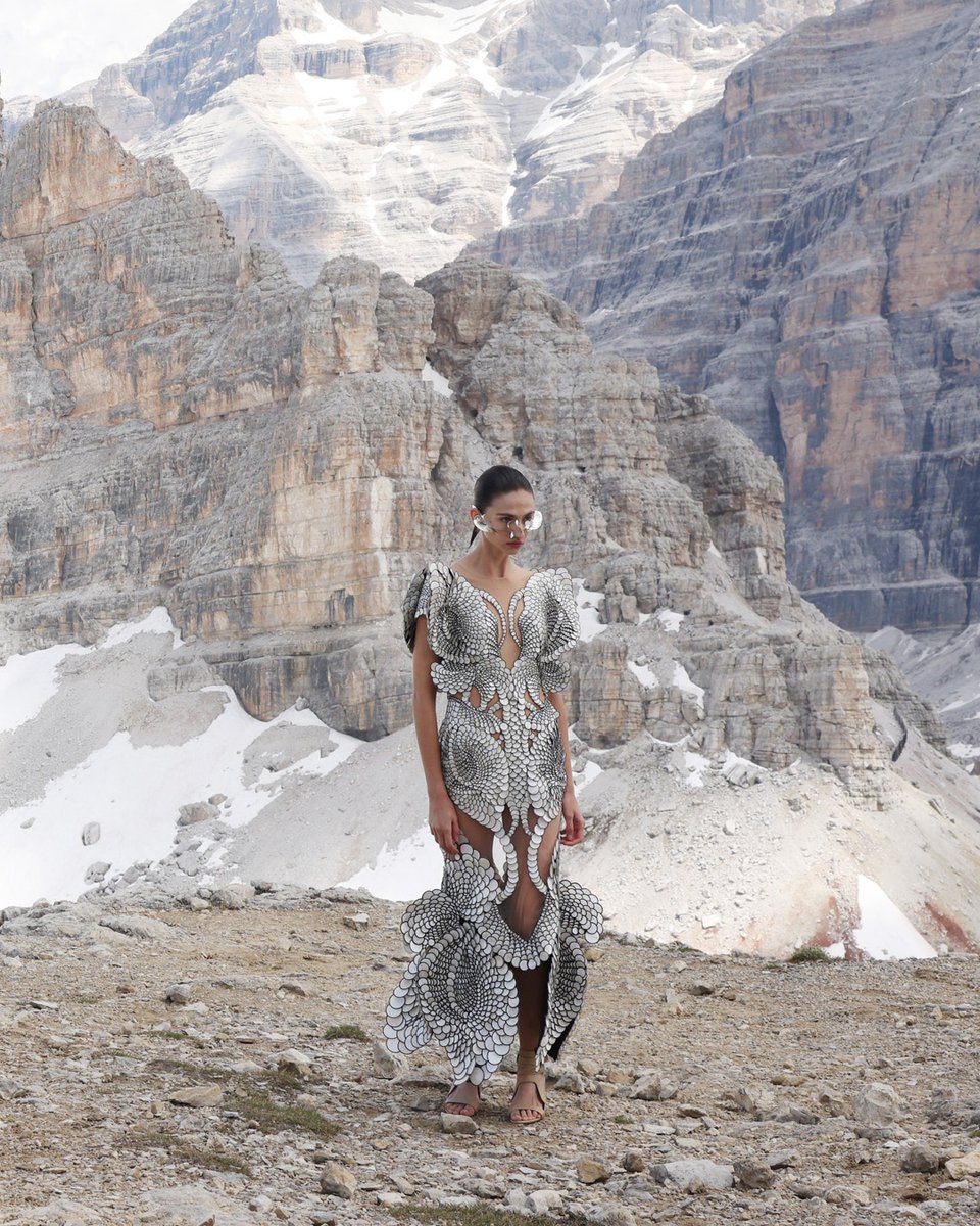 FashionWeek's tweet image. Otherworldy behind-the-scnes at Iris Van Herpen&apos;s Haute Couture Fall/Winter 2021 collection. Photos by @gettyimages