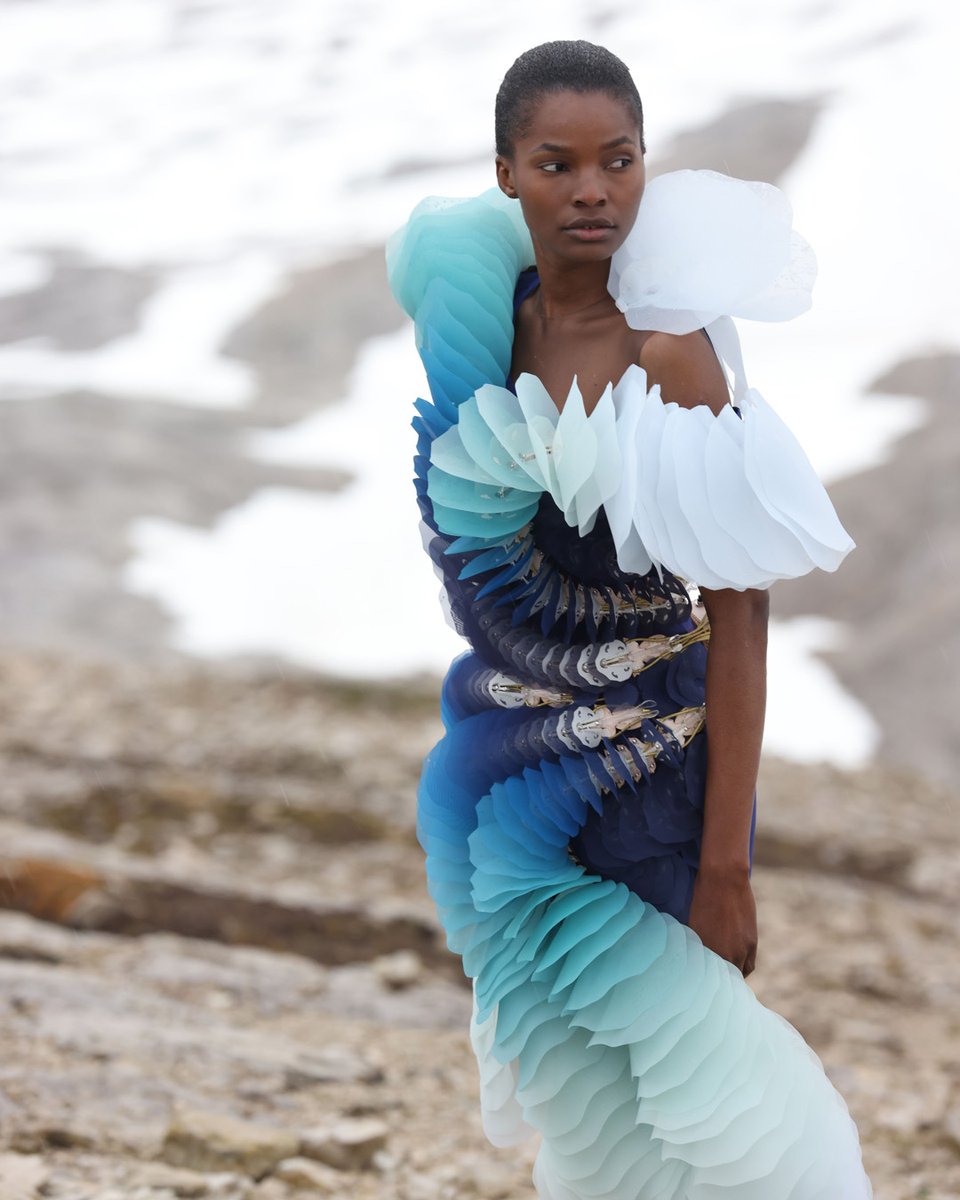 FashionWeek's tweet image. Otherworldy behind-the-scnes at Iris Van Herpen&apos;s Haute Couture Fall/Winter 2021 collection. Photos by @gettyimages
