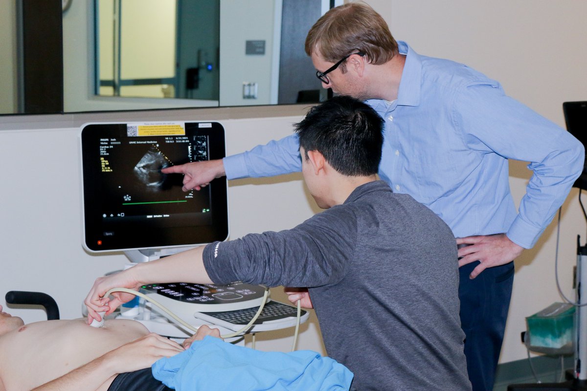 With the help of iEXCEL standardized patients, @UNMC_IM residents had a realistic experience communicating with a patient and conducting an examination using ultrasound. They identified cardiac and lung images during POCUS practice! 🫀🫁 #standardizedpatient #POCUS #simulation