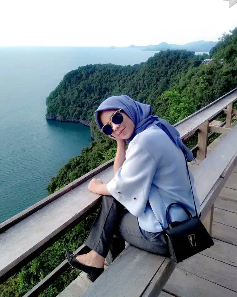Setiap sudut di wilayah Aceh memang memiliki potensi wisata yg tak diragukan lagi keindahannya. Salah satunya ialah pemandangan dari Puncak Gunung Geurutee, Kabupaten Aceh Jaya.
Gunung ini sebagai batas antara Kabupaten Aceh Besar dengan Aceh Jaya🌹

#PuspitaNagari
#progrmfolback