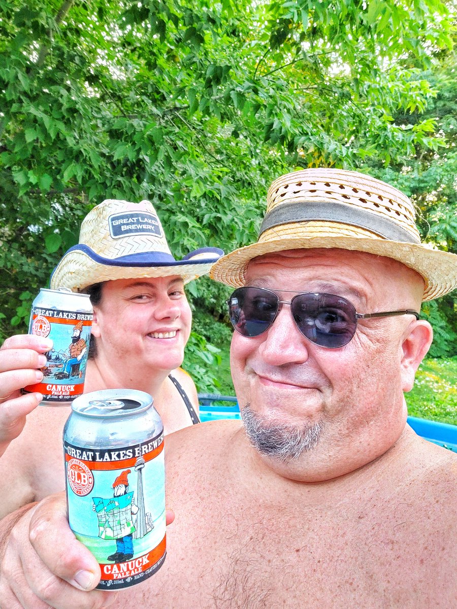 DrunkPolkaroo's tweet photo. That Tuesday, two beer #CanuckOClock buzz...
@GreatLakesBeer Canuck in shortie cans, 24 unique labels, 1 distinctly Canadian pint.
This is living.
Cheers! 5/5 https://t.co/VK0ku9ZVb4