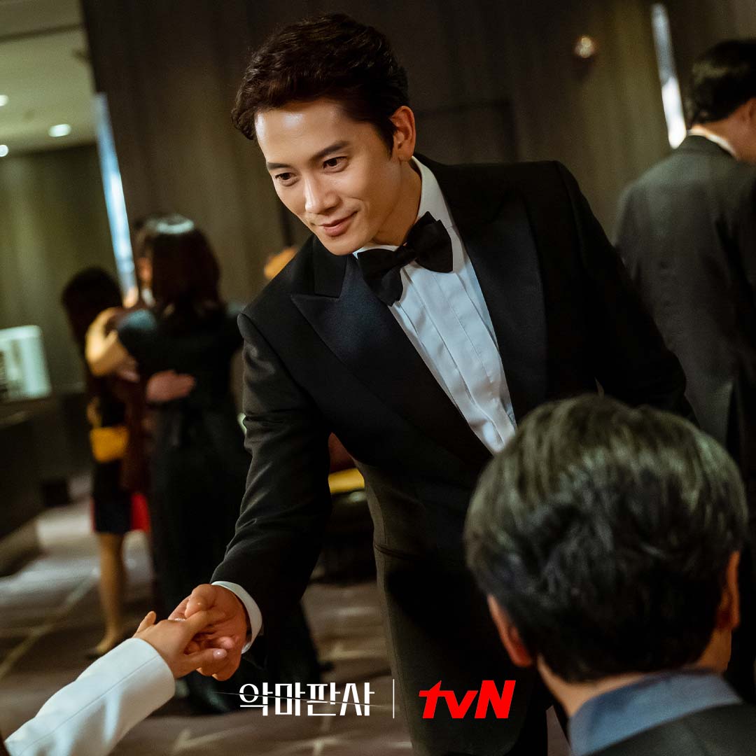 CJnDrama's tweet photo. 선과 악을 넘나드는 요한의 매력,,😈💜
역시 믿고 보는 지��배우 아닙니까!!

매주 [토일] 밤 9시 tvN 방송
#악마판사 #thedeviljudge #tvN #토일드라마
#지성 #김민정 #진영 #박규영 https://t.co/ws7jtvrhdA