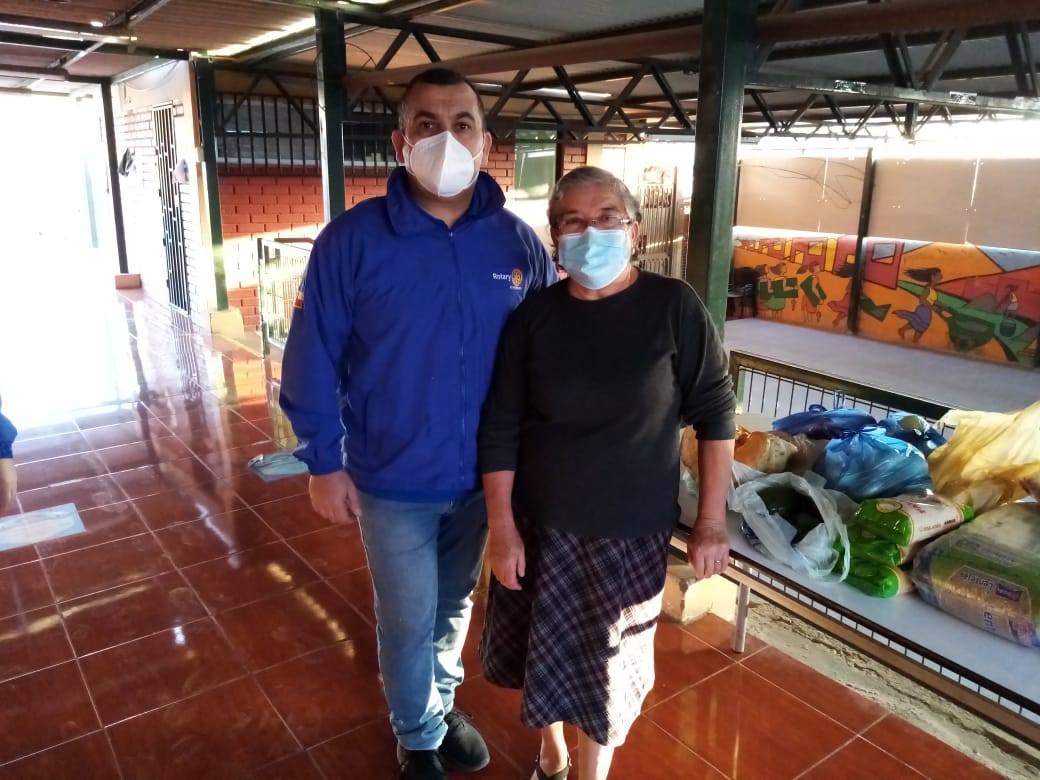 rcparinacota's tweet photo. El viernes 2 de julio se realizó la entrega de una canasta con distintas verduras, hortalizas y legumbres de todo tipo a la Junta Vecinal N°69 en nuestra ciudad de Arica. Este y otros eventos en https://t.co/RZ694N1DQv
#rotary #rotaryinternacional #distrito4320 #clubesrotarios https://t.co/xSBUzVxmsz