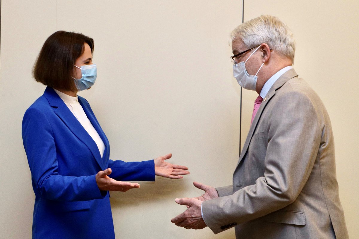 MarcGarneau's tweet photo. Pleasure to meet with #Belarus’ opposition leader Sviatlana @Tsihanouskaya to reaffirm Canada’s support for the democratic movement. Canada supports the democratic ambitions of the Belarusian people. 
 
Readout: https://t.co/mEi2h3WEag https://t.co/MQT2LDf4ne