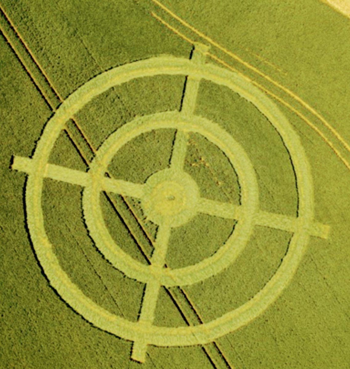 BeeBareld's tweet photo. Dear Heart Stars 🌟
Old souls with Atlantian memories, time to light up your hearts, your love, your light ✨
We are called to pray, meditate & send energies into this world & its dimensions!
Unite, help, gather, be!
#hackpenhill
#cropcircle
#suncross
#ashur
Namaste🐝🙏💜 https://t.co/8XB1oA4T3F