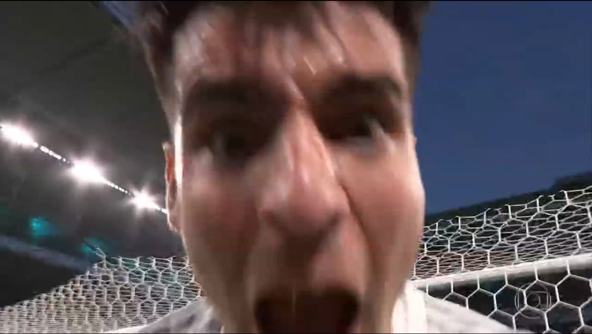 MenInBlazers's tweet image. photo of the most shocked man in the world after Morata scored
