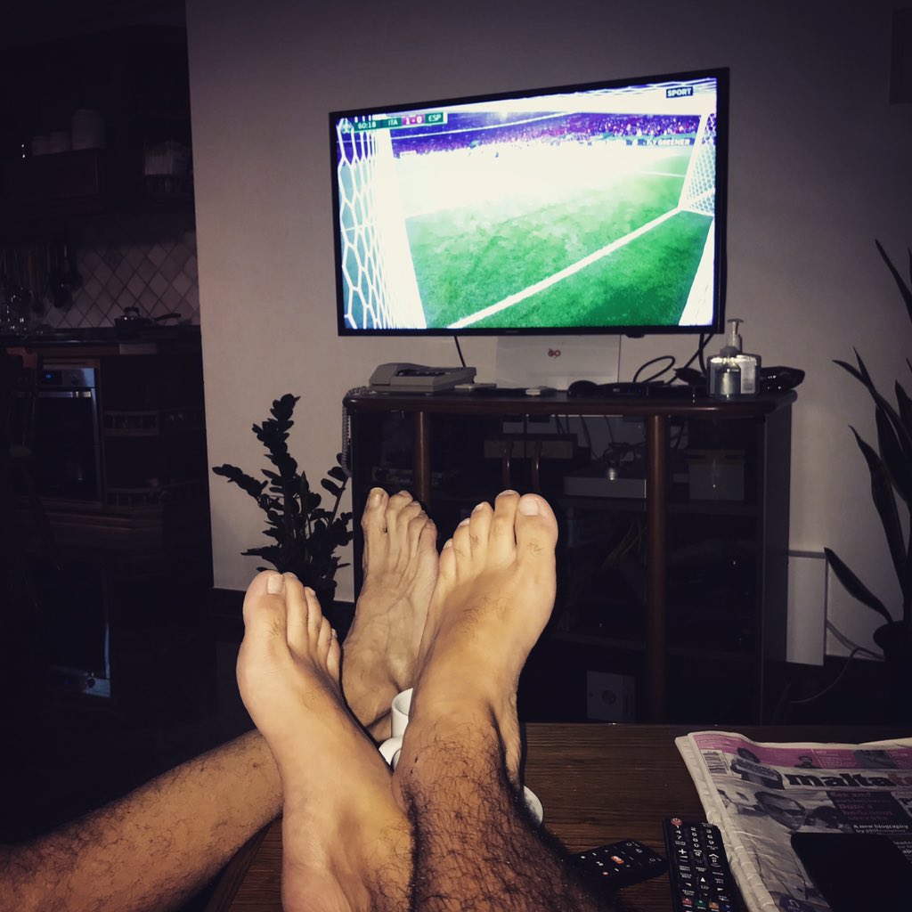 My dad and I are pretty much polar opposites alas, we find common ground in watching a good soccer match together every now and then. #fatherandson #euro2020 Forza @azzurri 🤘