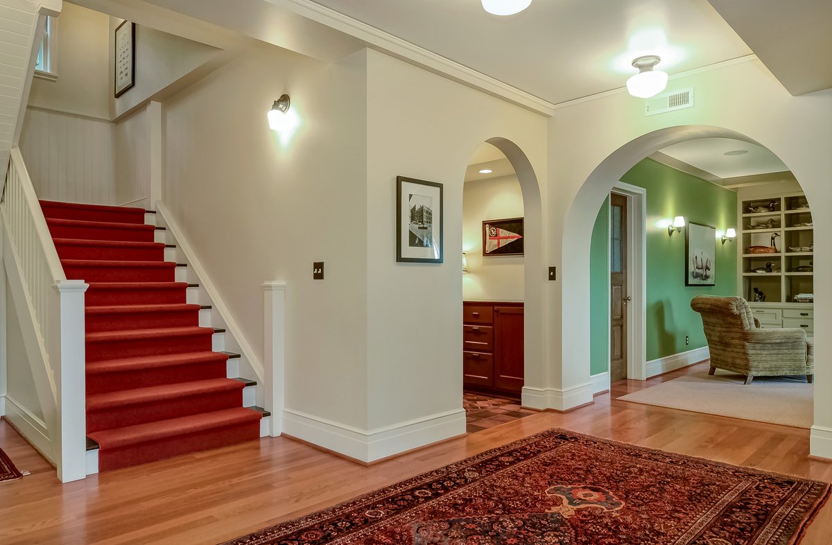 MaceyandMJ's tweet photo. 2608 SW Buena Vista Place features an array of refined architectural details. Adorned with period moldings, arched windows, built-ins, and hardwood floors, this home is an exquisite blend of modern amenities and timeless design. https://t.co/pf0sOQVP9N