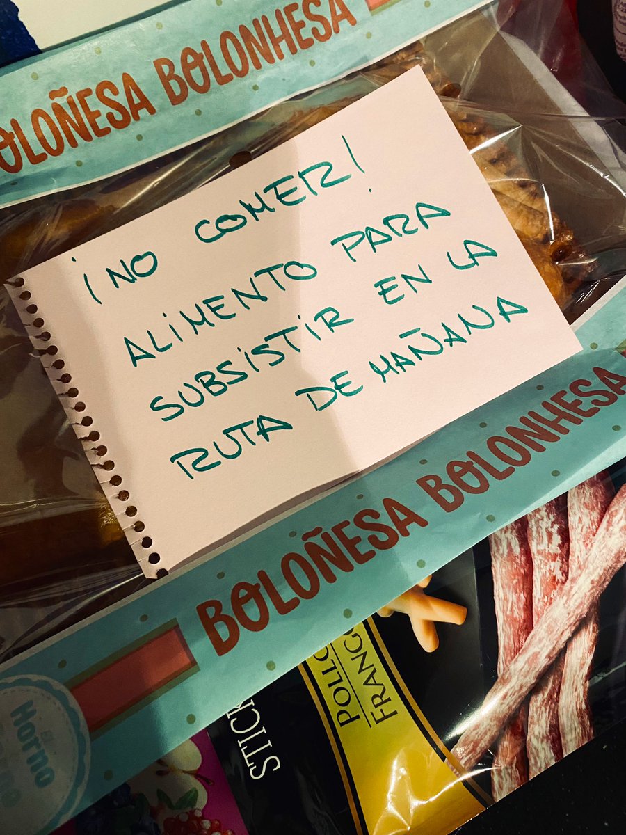 adriserna94's tweet photo. La prueba de que mi madre sabe que vive con dos sabandijas bajo su techo https://t.co/492sKlXBty