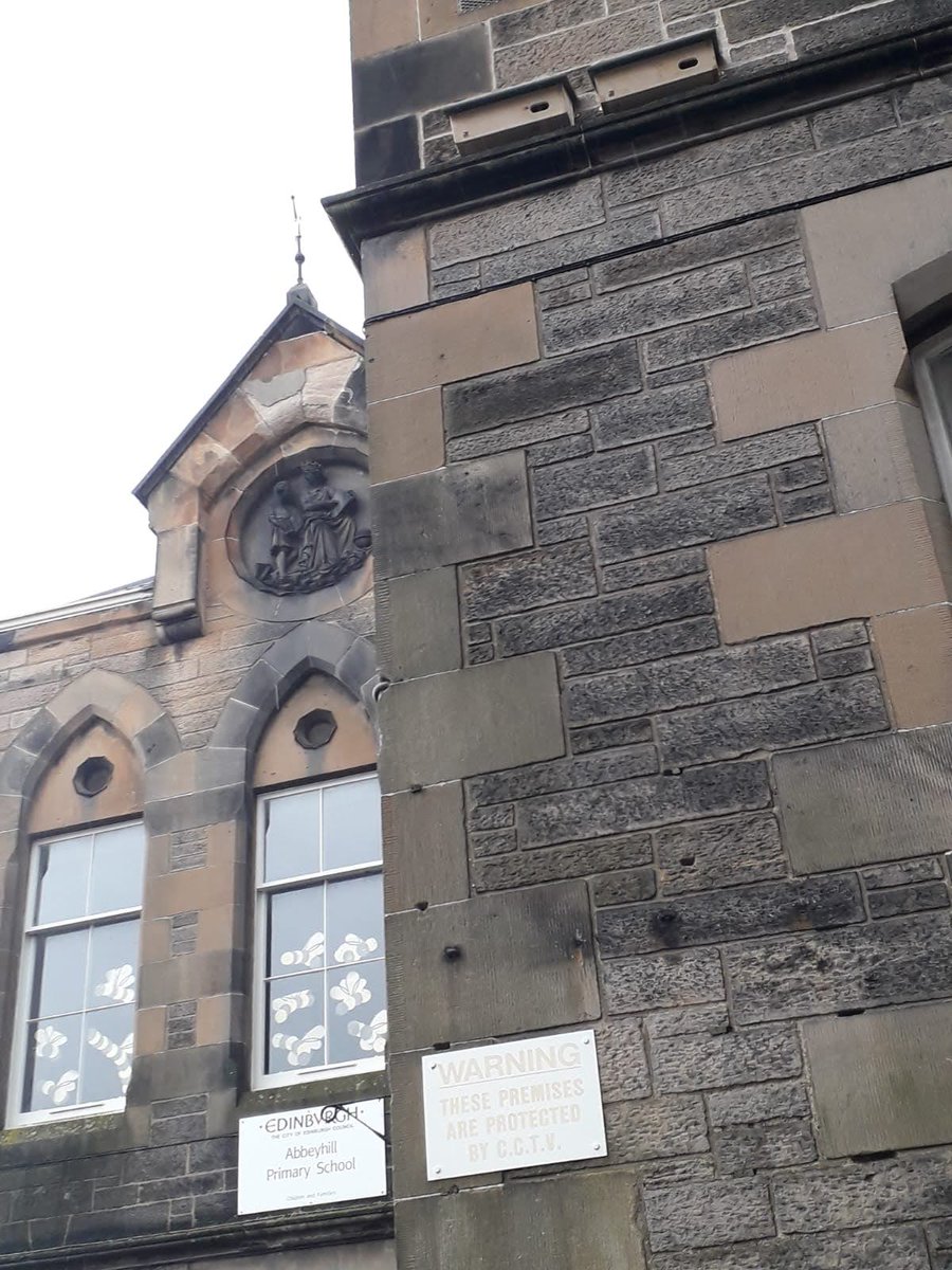 IliyanaNedkova's tweet photo. Big shoutout to William Mazur of @colonyofartists – one of our recent artists-in-residence @AbbeyhillPS who despite the pouring rain helped us reach new heights and become a #swifthub for a nesting pair of swifts-in-residence! More on #SwiftAwarenessWeek : https://t.co/3haIKDGVFo https://t.co/hhT5maCDGC