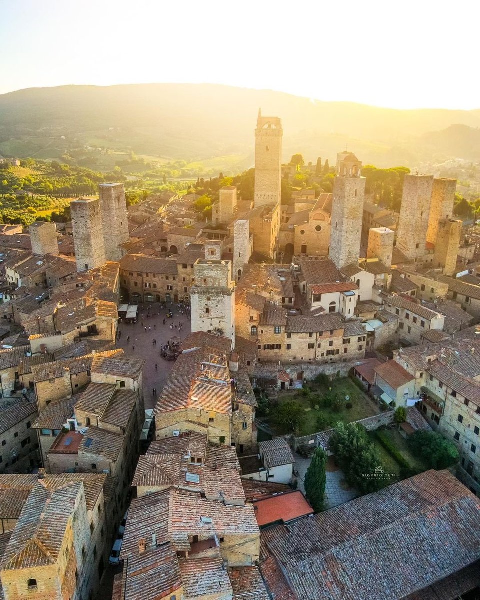 Il best of #igersitalia di oggi è di @giorgioteti
•
Buonasera Igers da #SanGimignano, un piccolo gioiello toscano, da scoprire con lentezza, ammirandone i meravigliosi profili architettonici che sono rimasti intatti dal medioevo a oggi.
•
#igerssiena #igerstoscana