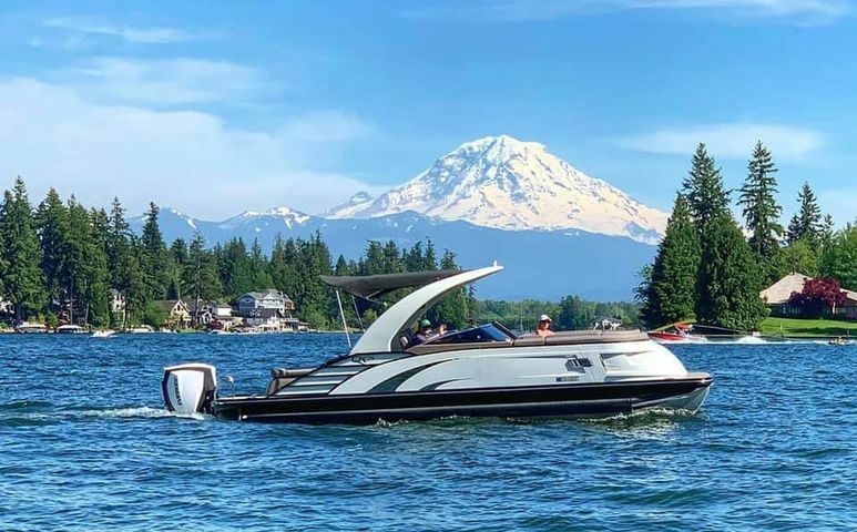 What a breathtaking sight! The mountain isn’t bad either 😉
📷: Rick Estes