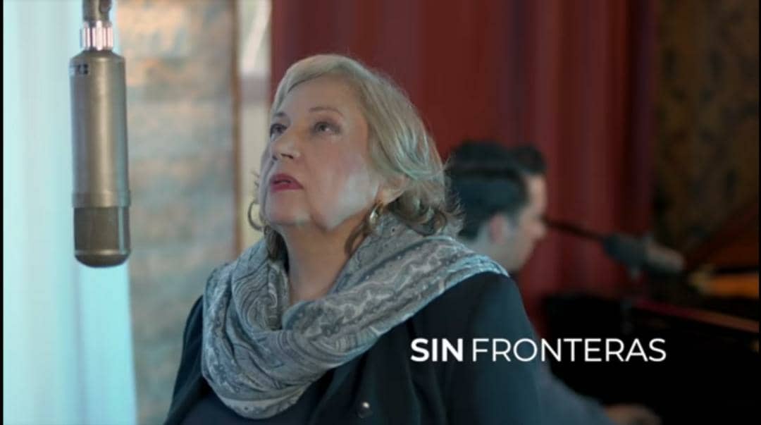 ValeTVCanal5's tweet photo. #Venezuela|| 

Compartimos con ustedes video musical “Sin Fronteras”, una hermosa pieza de Enrique Belisario, interpretada por nuestra querida @mteresachacin, Simón López y otros colaboradores. Dirigido @cesarroman33.👇

https://t.co/cAoNrCFkFz https://t.co/QimU94u6Ic