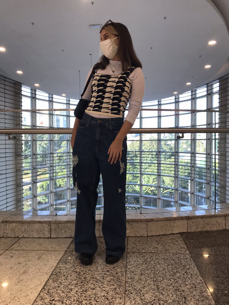 holaa me llamo vitória, tengo 16 y soy de brasil. staneo a valu desde 2016, pero me uní al fandon el año pasado!! me siento integrada pero quiero más mutuals, cualquier cosa que necesiten pueden hablarme al dm. siganme q soy buena onda :)) #IntegracionZenerita