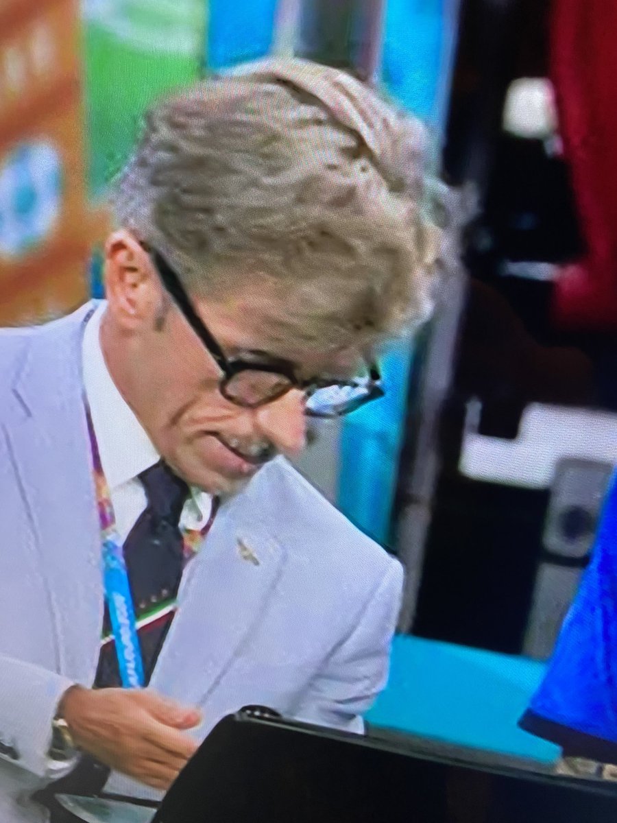 AdrianEdmondson's tweet image. An English spy wearing the classic ‘glasses and nose with moustache attached’ disguise has infiltrated the Italian team