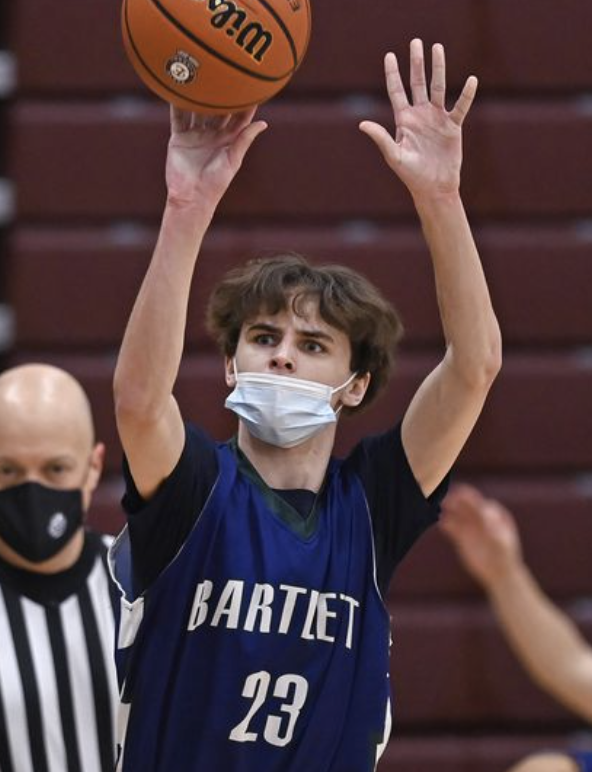 dhrecruits's tweet photo. 🚨JULY SCHEDULE🚨

#DarkHorse 2022 6'2 Wing Ian Smith (Bartlett HS, IL) is a smooth scoring guard who plays with confidence on both ends of the court.

🏀 @MercuryEliteAAU 17U Kozan 

📱 @ISmith2022 https://t.co/0HG63OP5Z4