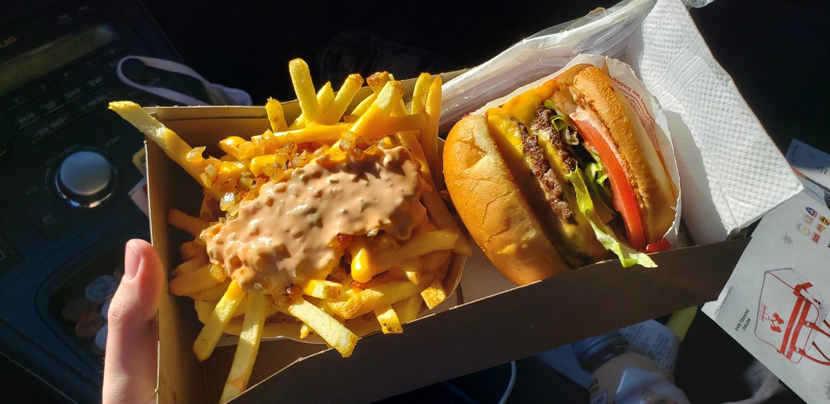 Shout out to <a href="/PolyDragonFi/">POLYDRAGON</a> for the daily divs. Lunch is on you today 😂