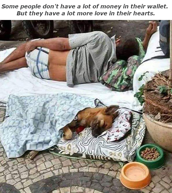 Some people don't have a lot of money in their wallets.
But they have a lot more love in their hearts.
@AlemanEnBaja  <a href="/Pacenos/">Paceños</a>  <a href="/PacenoPues/">¡Orale pues Paceno</a>