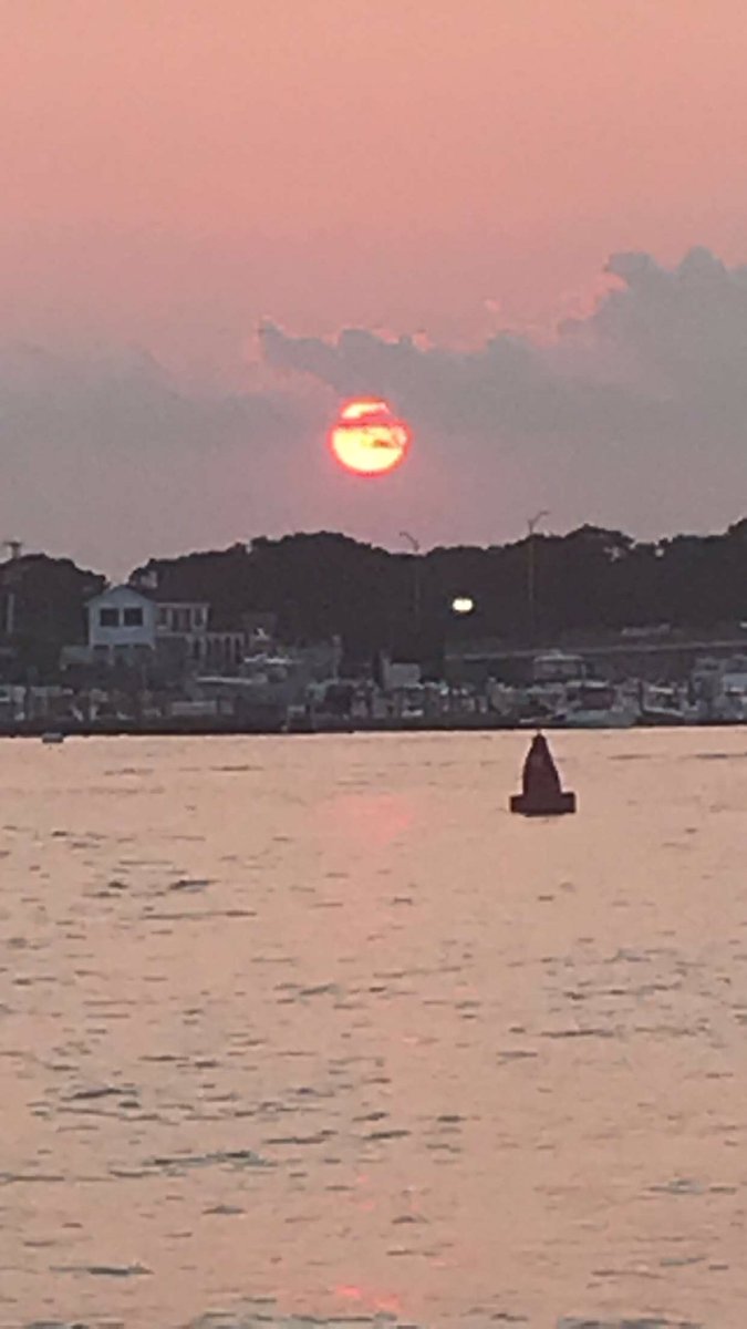 The sunset on my birthday last night ? On the boat ??? With some of my bffs and boyfriend 🥰 so happy