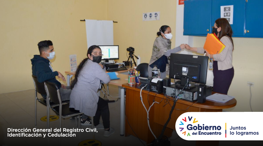 RegistroCivilec's tweet photo. LOJA | Con el firme compromiso de servir a la ciudadanía, recorrimos las instalaciones de la agencia Saraguro del @RegistroCivilec para atender los requerimientos de los usuarios y verificar la fluidez de nuestros servicios. 

#GobiernoDelEncuentro https://t.co/5LqS9YS3pw