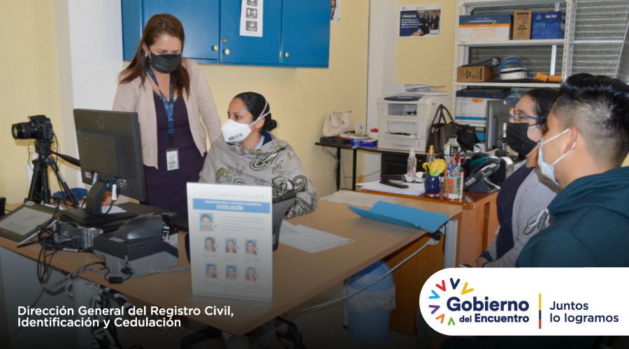 RegistroCivilec's tweet photo. LOJA | Con el firme compromiso de servir a la ciudadanía, recorrimos las instalaciones de la agencia Saraguro del @RegistroCivilec para atender los requerimientos de los usuarios y verificar la fluidez de nuestros servicios. 

#GobiernoDelEncuentro https://t.co/5LqS9YS3pw
