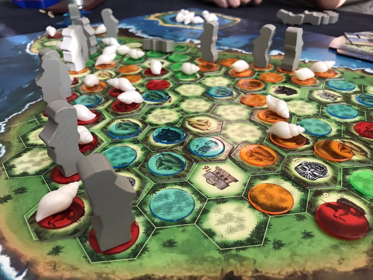 tiratugames's tweet photo. Precioso y divertidísimo. Un Knizia desconocido que me ha encantado. Gracias a las crónicas jugonas de @iMisut 👏👏🔝👌😚 #Orongo https://t.co/A908DdUUcl