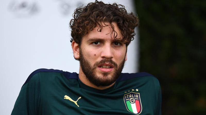 antoOMRM's tweet photo. Par contre me faites pas juré Locatelli c'est totalement l'acteur de Charles Patochik dans Prison Break
#ITAESP https://t.co/0MDSAaLed1