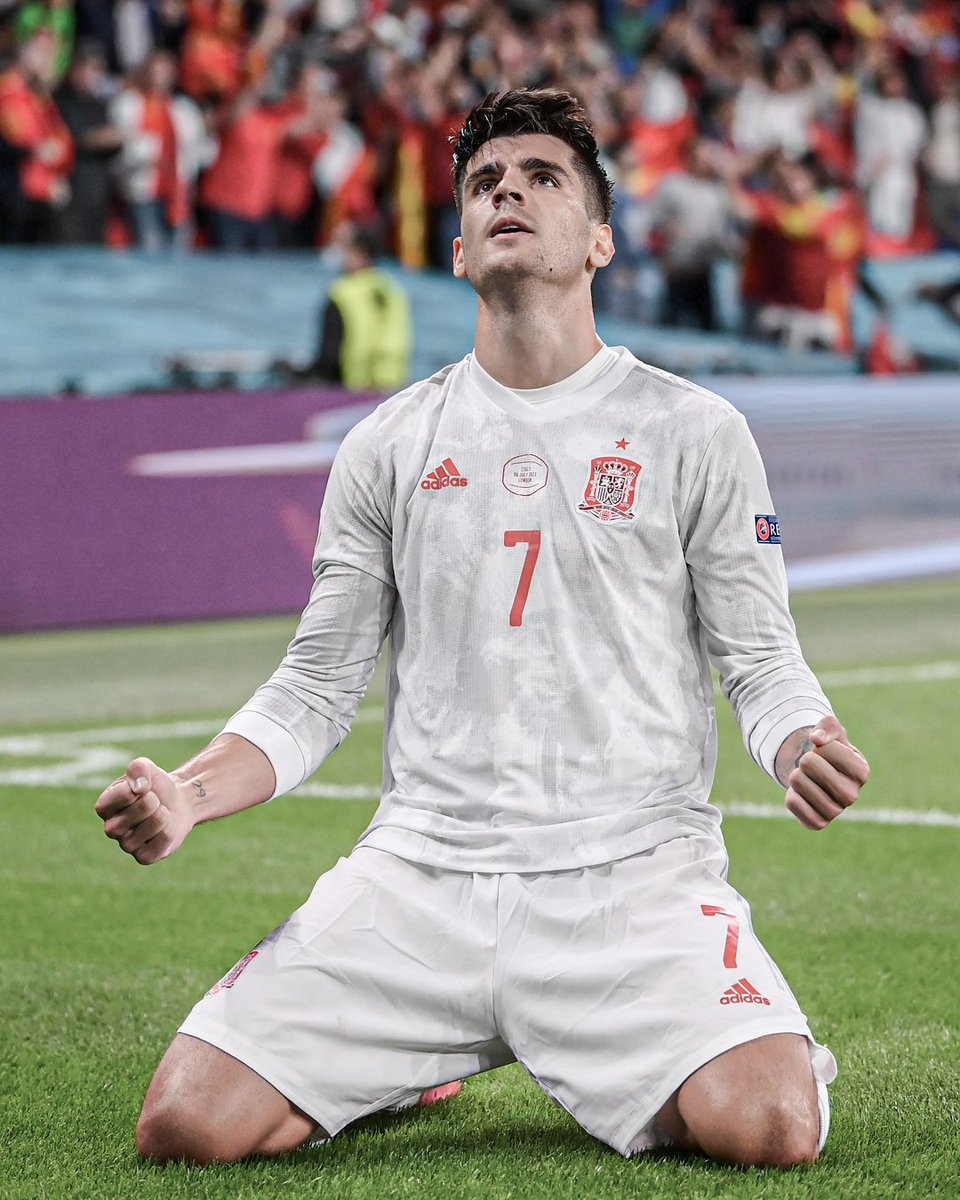 Un luchador incansable, si te caes 1000 veces, te levantas 1001 por tí, por tu familia y tu país. Sigue luchando, jamás te rindas, no bajes los brazos,  mientras otros desde el sillón de su casa te critican, TÚ SIGUES HACIENDO LO QUE SOÑASTE DESDE CHICO. GRANDE <a href="/AlvaroMorata/">Álvaro Morata</a>. 🇪🇸