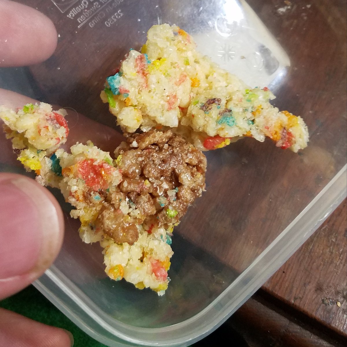 PdxRapunzel's tweet photo. The last bit of a batch of krispy treats friend of mine makes. These are the most insanely stoney AS FUCK edibles I've ever had... #Mmemberville #StonerFam #CannabisCommunity #edibles #couchcoma #homemadeisbest https://t.co/rXrcDvAKB1
