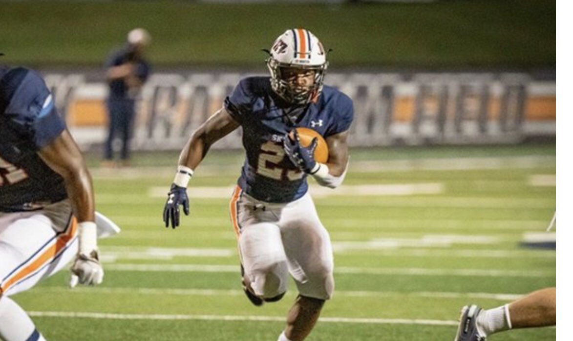 KarlLigon_'s tweet photo. Blessed to receive an offer from UTM🔵🟠#grateful #AGTG @Rivals @ChadSimmons_ @AL6AFootball @247recruiting @247Sports @CoachHowardUTM @THERayRudolph_ @bobbycarr11 https://t.co/JA7xOr256T