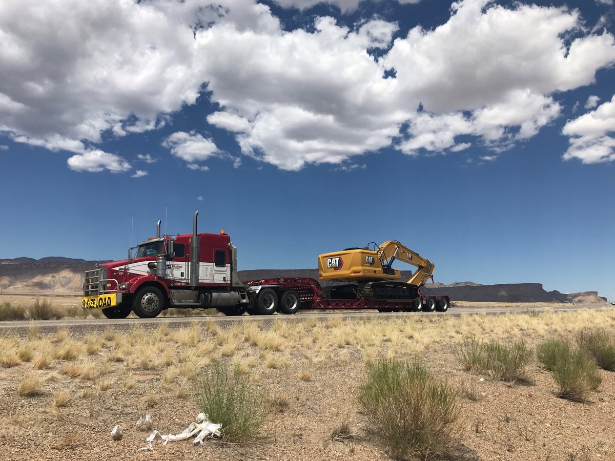 Mullen Unit 12116- Allan Scott with a Cat Excavator - Colorado to Calgary. #mullentruckingcorp #heavyhaul