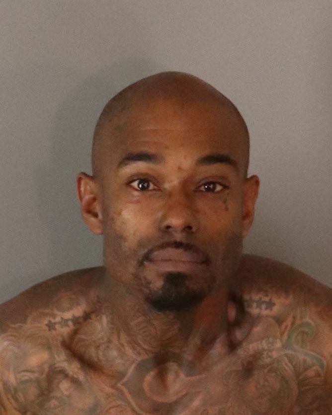 Updated suspect photo. Please dial 911 if seen. https://t.co/SlyScShSjN https://...