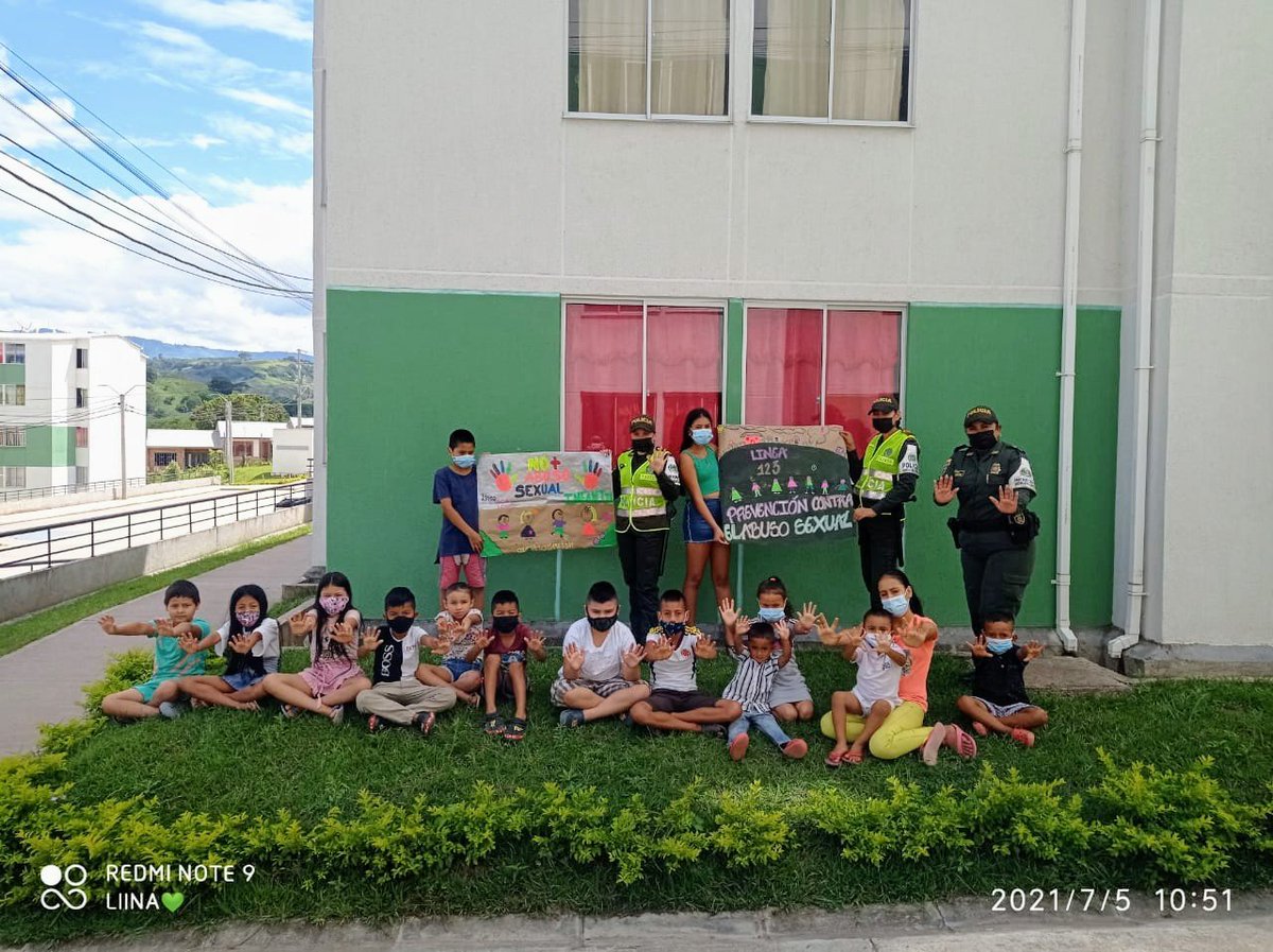ProteccionPonal's tweet photo. Nuestra 👮 #ProtecciónInfancia del municipio de #Timana #Huila, desarrolló actividades en la temática prevención abuso sexual, orientando sobre las rutas de atención y📞líneas donde puedan llamar de manera inmediata a las autoridades.
#JuntosPorLaNiñez #EsUnHonorSerPolicía https://t.co/BfAtYFwp3p