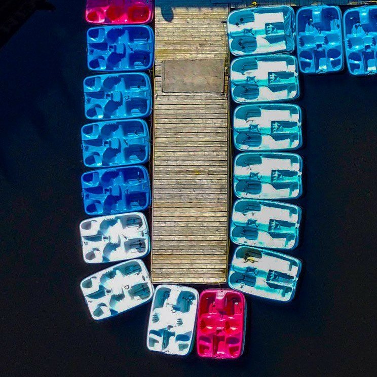 Y/N do these pedal boats look like human-sized ice cube trays?🧊📷: jason.mcvicar/IG

#Aerialphotography looks incredible displayed as #wallart! Peruse our ready-to-hang aluminum panels &amp; canvas gallery wraps to showcase your aerial shots: prolabcanada.ca #drone #djimavic